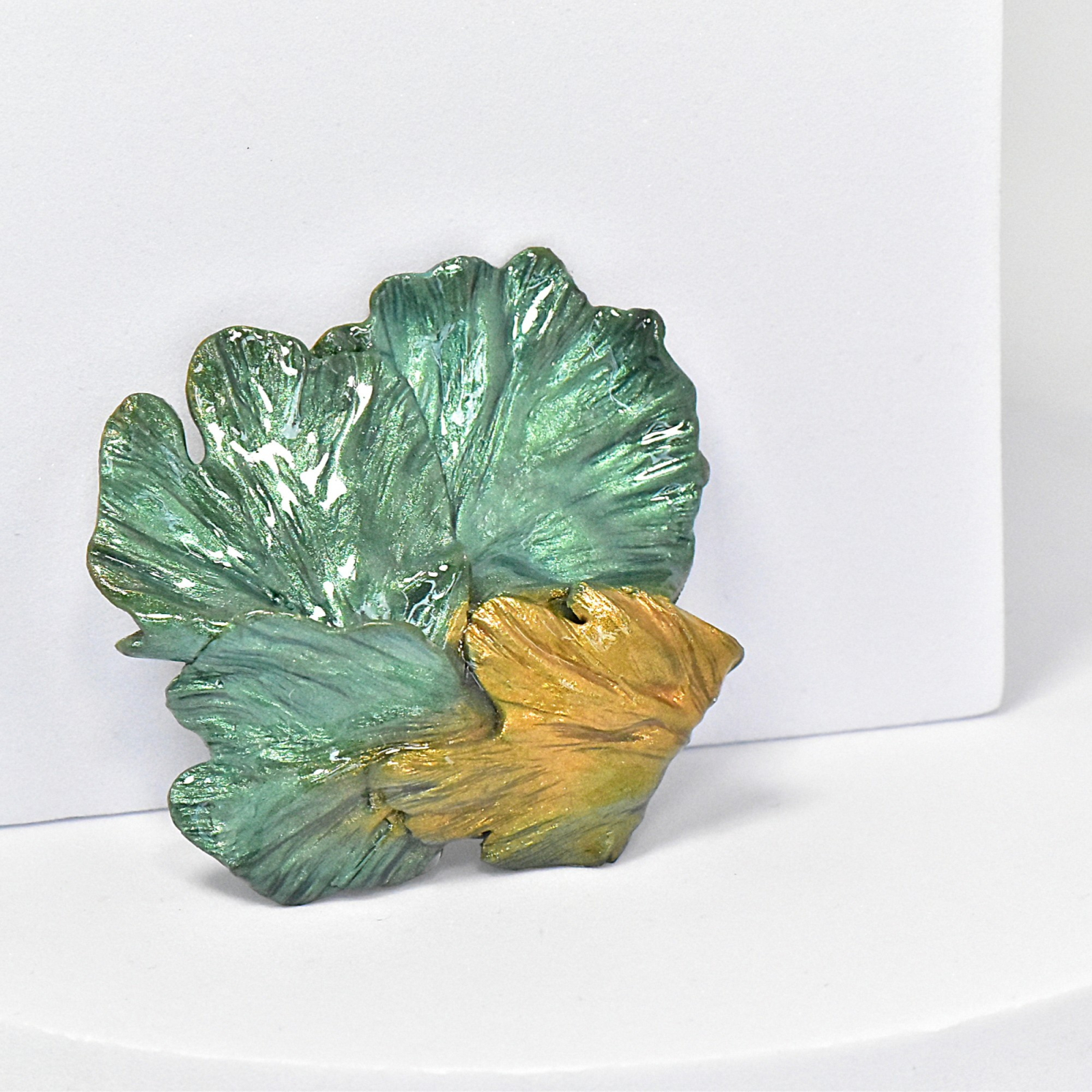 Broșă Iris – Auriu/Verde